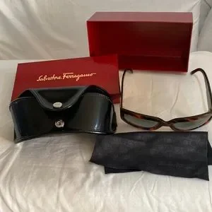 Salvatore Ferragamo sunglasses ? with wipe case & box tortoise brown ITALY Salvatore Ferragamo | Accessories | Salvatore Ferragamo  main image 4